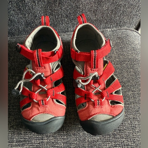 Keen Red and Black Sandals for Versatile Comfort/boys size 13 - Picture 1 of 10